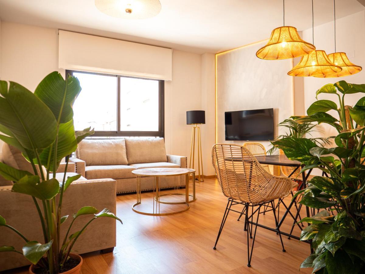 Stylish Apartment In The Heart Of Malaga With Pool מראה חיצוני תמונה